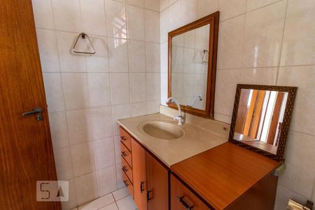 Casa à venda com 341m², 4 quartos e 8 vagasBanheiro 2