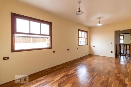Casa à venda com 341m², 4 quartos e 8 vagasSuíte