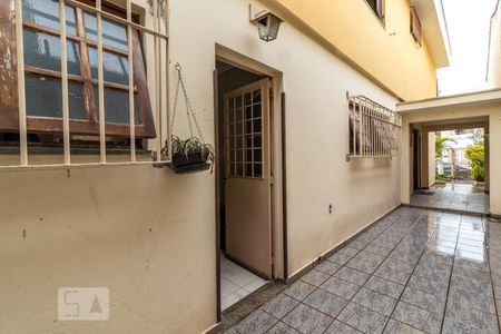 Casa à venda com 341m², 4 quartos e 8 vagasCorredor Lateral