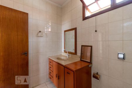 Casa à venda com 341m², 4 quartos e 8 vagasBanheiro 2