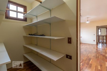 Casa à venda com 341m², 4 quartos e 8 vagasSuíte - Closet