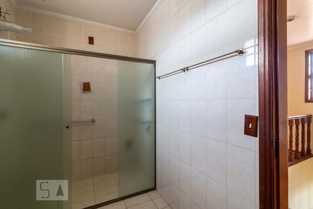 Casa à venda com 341m², 4 quartos e 8 vagasBanheiro 2