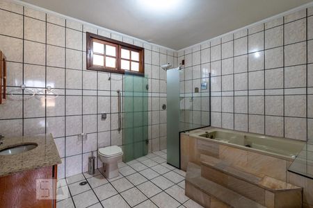 Casa à venda com 341m², 4 quartos e 8 vagasBanheiro da Suíte