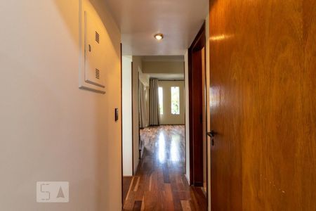 Casa à venda com 341m², 4 quartos e 8 vagasCorredor