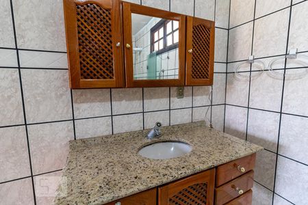 Casa à venda com 341m², 4 quartos e 8 vagasBanheiro da Suíte - Pia