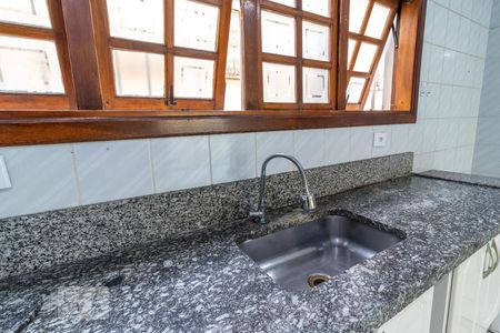 Casa à venda com 341m², 4 quartos e 8 vagasCozinha - Pia