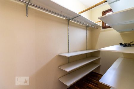 Casa à venda com 341m², 4 quartos e 8 vagasSuíte - Closet