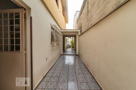 Casa à venda com 341m², 4 quartos e 8 vagasCorredor Lateral