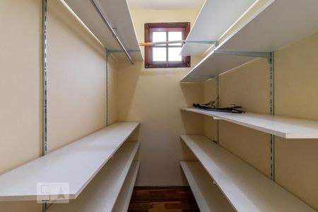 Casa à venda com 341m², 4 quartos e 8 vagasSuíte - Closet