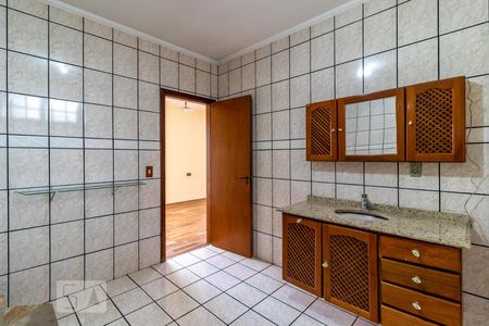 Casa à venda com 341m², 4 quartos e 8 vagasBanheiro da Suíte