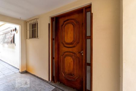 Casa à venda com 341m², 4 quartos e 8 vagasCorredor Lateral - Porta da Sala