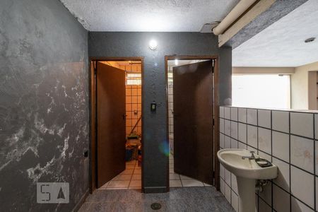 Casa à venda com 341m², 4 quartos e 8 vagasGaragem - Banheiros
