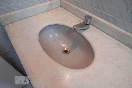 Casa à venda com 300m², 3 quartos e 4 vagasSuíte 2 - Banheiro