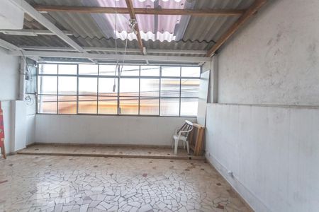 Vista sala de estar de casa à venda com 4 quartos, 350m² em Taboão, Diadema