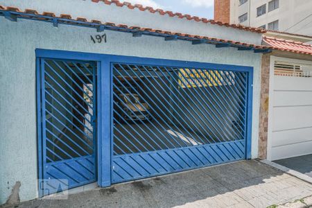 Casa à venda com 144m², 3 quartos e 4 vagas Casa à venda com 144m², 3 quartos e 4 vagasFachada