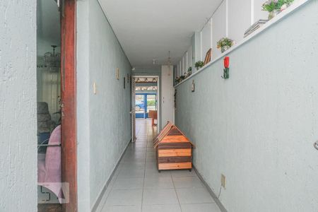 Casa à venda com 144m², 3 quartos e 4 vagas Casa à venda com 144m², 3 quartos e 4 vagasCorredor