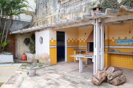 Casa à venda com 550m², 5 quartos e 6 vagas Casa à venda com 550m², 5 quartos e 6 vagasPISCINA