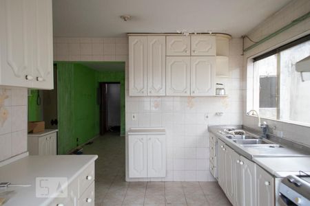 Casa à venda com 550m², 5 quartos e 6 vagas Casa à venda com 550m², 5 quartos e 6 vagasCOZINHA