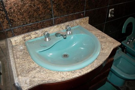 Casa à venda com 550m², 5 quartos e 6 vagas Casa à venda com 550m², 5 quartos e 6 vagasBANHEIRO QUARTO 4