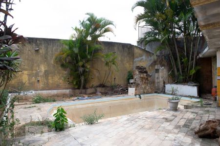 Casa à venda com 550m², 5 quartos e 6 vagas Casa à venda com 550m², 5 quartos e 6 vagasQUINTAL