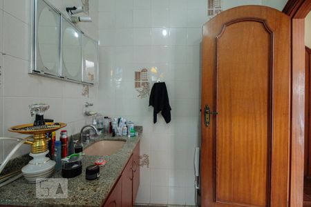 Casa à venda com 176m², 3 quartos e 3 vagasBanheiro Suíte 1