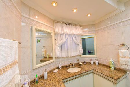 Casa à venda com 300m², 3 quartos e 2 vagasBanheiro da Suite 2