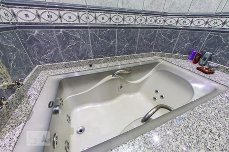 Casa à venda com 300m², 3 quartos e 2 vagasBanheiro da Suite 1