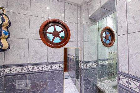 Casa à venda com 300m², 3 quartos e 2 vagasBanheiro da Suite 1