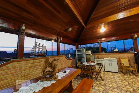 Casa à venda com 300m², 3 quartos e 2 vagasSalao