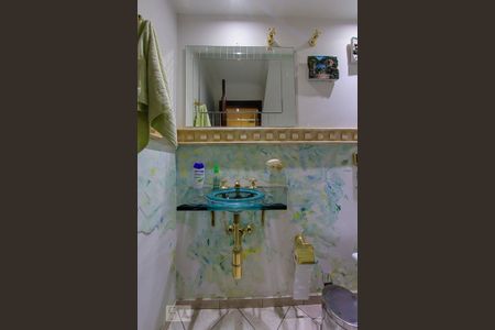 Casa à venda com 300m², 3 quartos e 2 vagasLavabo