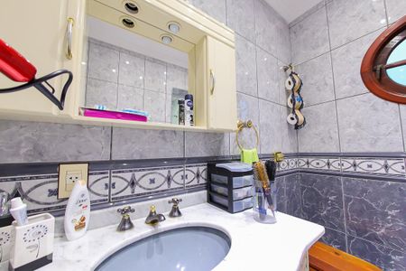 Casa à venda com 300m², 3 quartos e 2 vagasBanheiro da Suite 1