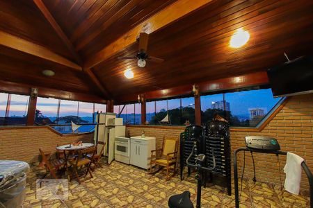 Casa à venda com 300m², 3 quartos e 2 vagasSalao