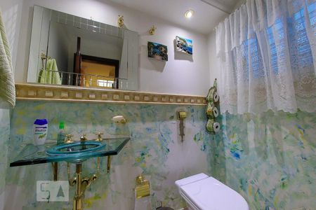 Casa à venda com 300m², 3 quartos e 2 vagasLavabo