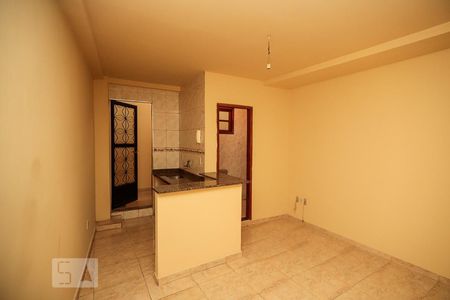 Sala / Quarto de kitnet/studio para alugar com 1 quarto, 35m² em Sampaio, Rio de Janeiro