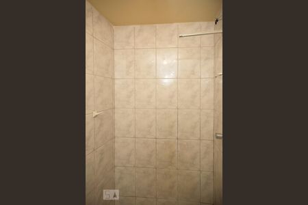 Banheiro de kitnet/studio para alugar com 1 quarto, 35m² em Sampaio, Rio de Janeiro