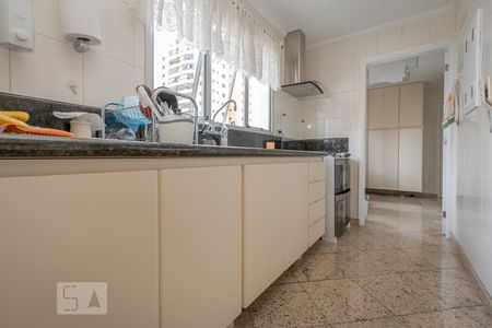 Apartamento à venda com 160m², 4 quartos e 2 vagas Apartamento à venda com 160m², 4 quartos e 2 vagasCozinha