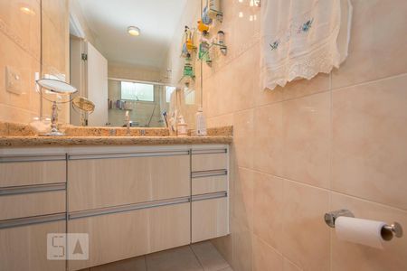 Apartamento à venda com 160m², 4 quartos e 2 vagas Apartamento à venda com 160m², 4 quartos e 2 vagasBanheiro da Suíte