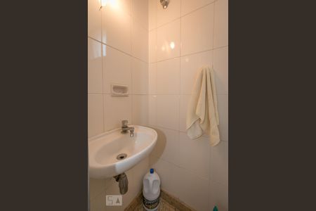 Apartamento à venda com 160m², 4 quartos e 2 vagas Apartamento à venda com 160m², 4 quartos e 2 vagasBanheiro de Serviço