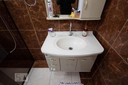 Casa à venda com 199m², 5 quartos e 7 vagas Casa à venda com 199m², 5 quartos e 7 vagasBanheiro Corredor