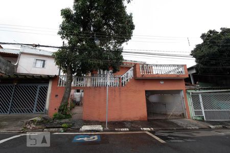 Casa à venda com 199m², 5 quartos e 7 vagas Casa à venda com 199m², 5 quartos e 7 vagasFachada