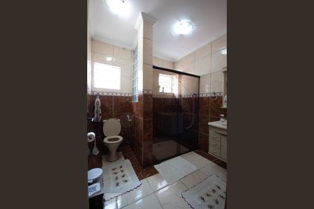 Casa à venda com 199m², 5 quartos e 7 vagas Casa à venda com 199m², 5 quartos e 7 vagasBanheiro Corredor