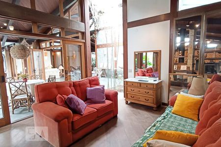 Sala de casa de condomínio à venda com 4 quartos, 650m² em Alphaville, Santana de Parnaíba