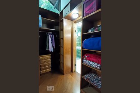 Casa de condomínio à venda com 650m², 4 quartos e 9 vagasCloset suíte master