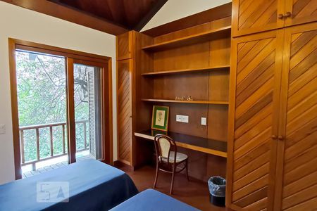 Casa de condomínio à venda com 650m², 4 quartos e 9 vagasQuarto