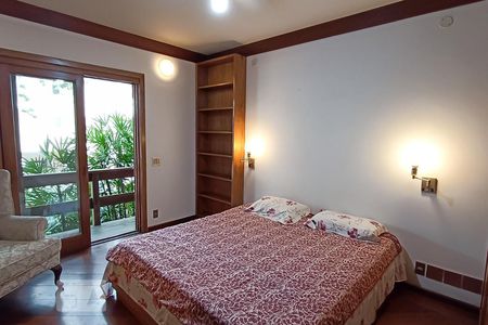 Casa de condomínio à venda com 650m², 4 quartos e 9 vagasSuíte