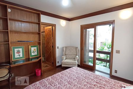 Casa de condomínio à venda com 650m², 4 quartos e 9 vagasSuíte