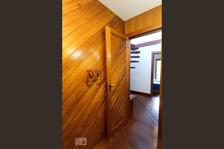 Casa de condomínio à venda com 650m², 4 quartos e 9 vagasBanheiro social