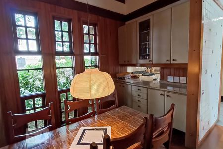 Casa de condomínio à venda com 650m², 4 quartos e 9 vagasCopa