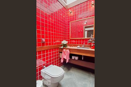 Casa de condomínio à venda com 650m², 4 quartos e 9 vagasLavabo