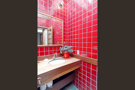 Casa de condomínio à venda com 650m², 4 quartos e 9 vagasLavabo